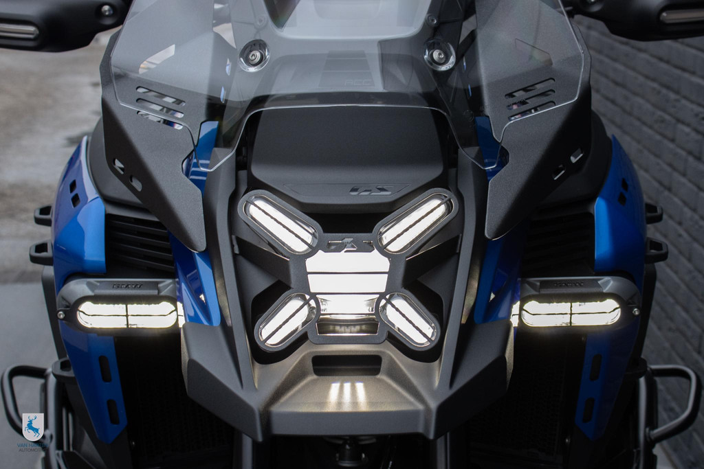 50784224-4.jpg