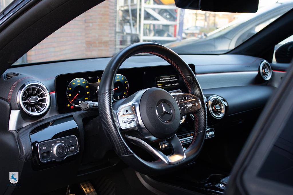 51835770-6.jpg