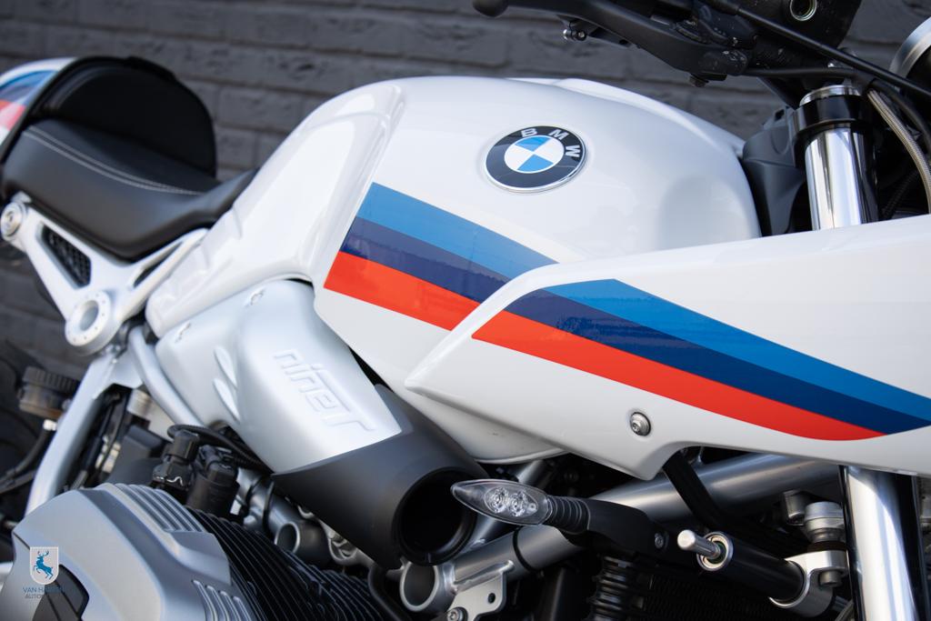52854619-6.jpg